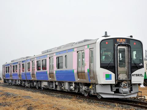 Series HB-E210 two-car battery-diesel multiple-unit (Photo: Akihiro Nakamura).