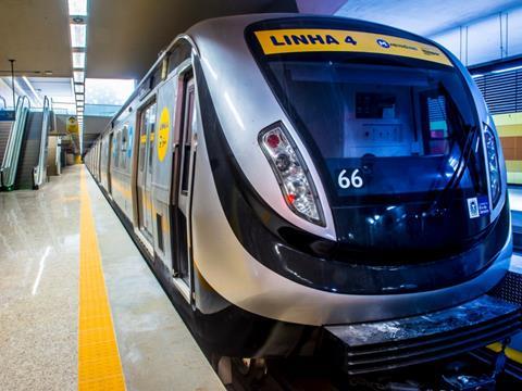 tn_br-rio_metro_line_4_train_in_station.jpg