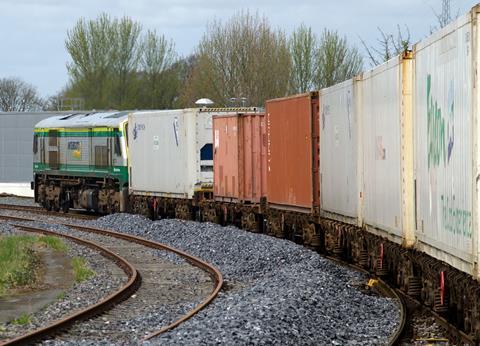 Irish freight train (Photo: Tony Miles)