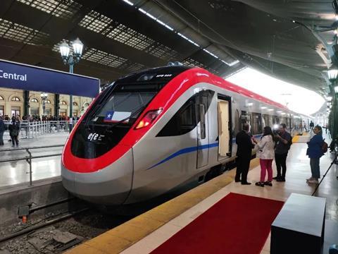 CRRC electro-diesel trainsets enter service with EFE (4)