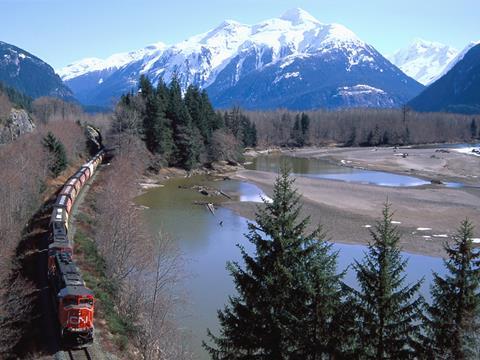 tn_ca-cn-train-mountain-river-trees_02.jpg