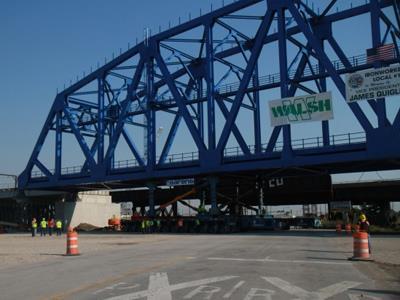 Walsh Construction used four self-propelled mobile transporters to move the fully-assembled 1 950 tonne span into place at the intersection of 130th Street and Torrence Avenue (Photo: Chicago Department of Transportation).