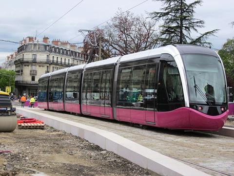 tn_fr-Dijon_tram_under_construction.jpg