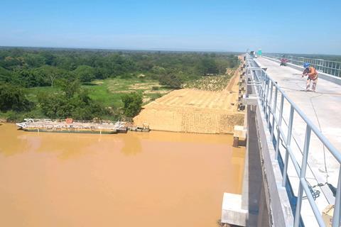 A bridge over the São Francisco River has been completed but is not yet in use.