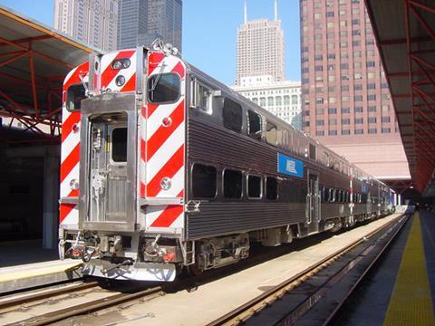 us-chicago-metra_coach_01.jpg