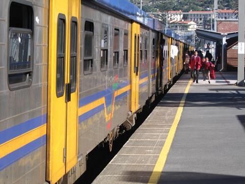 tn_za-PRASA_Western_Cape-Kalk_Bay_Station_1-wiki.jpg