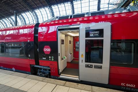 DSB Talgo 230 train at Hamburg (Photo Volker Emersleben, Deutsche Bahn AG) (6)