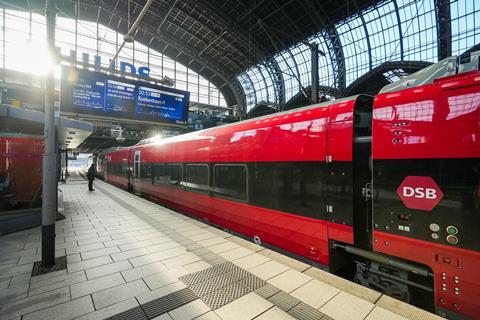DSB Talgo 230 train at Hamburg (Photo Volker Emersleben, Deutsche Bahn AG) (7)