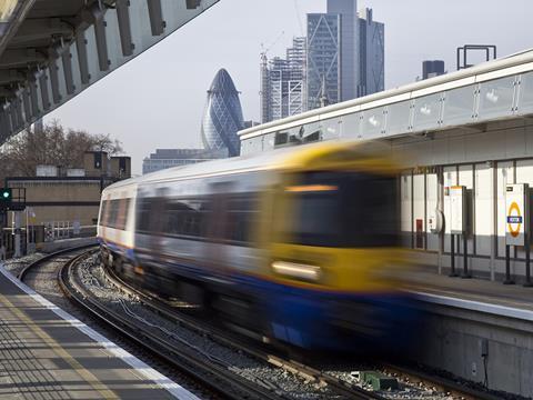 tn_gb-overground-class378-hoxton-blur.jpg