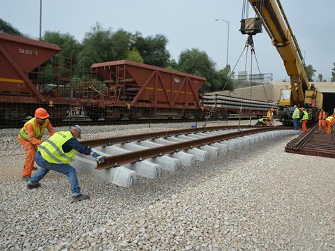 Tracklaying where the the A1 Fast Link joins the Tel-Aviv - Modi'in line at Anava Junction (Photo: Boaz Levy).
