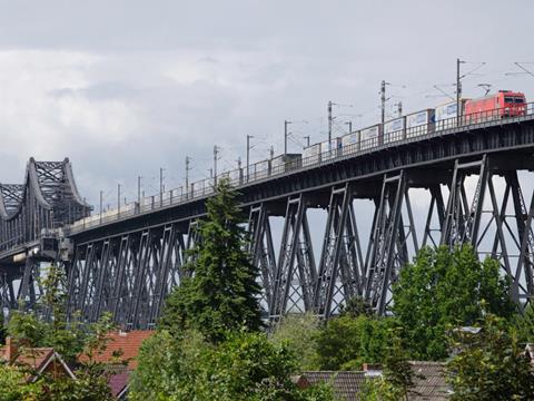A tunnel could avoid the spiral needed to access the bridge over the Kiel Canal at Rendsburg (Photo: DB/Günter Jazbec).