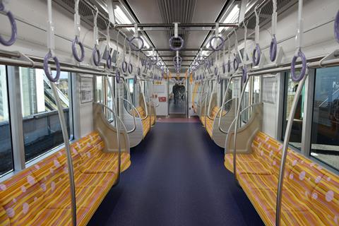 jp-keio-2000-EMU-interior-KMiura
