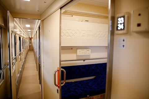 Ukrzaliznytsia coach (2)