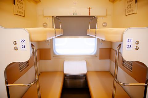 Ukrzaliznytsia coach (1)