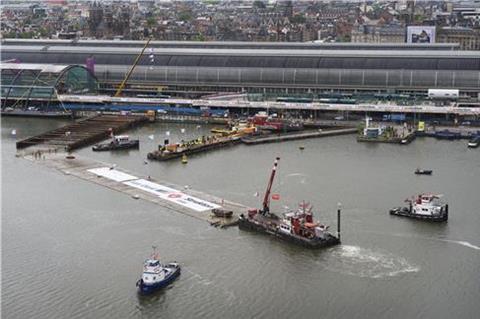 nl-amsterdam_Noord-Zuidlijn_tunnel_sinking.jpg