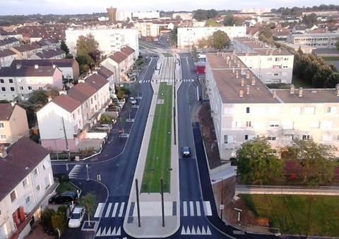 Terminus of the newly-opened extension is Bellevue-Hauts de Coulaines.