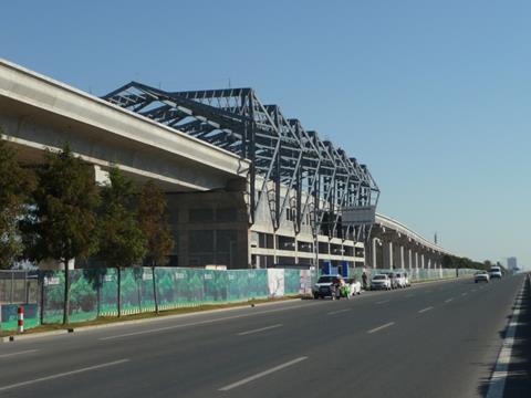 Dazhushan station under construction on an elevated section of Qingdao Line 13. (Photo: wikipedia/Sprt98)