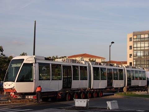 Citadis X04 tram.