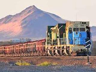 Heavy haul train in Mauritania (Photo: SNIM).
