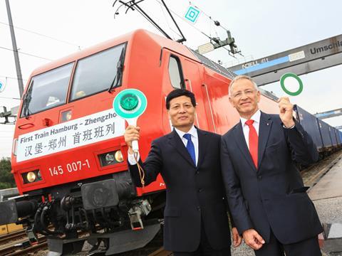 DB Mobility Logistics board member Dr. Karl-Friedrich Rausch and the Governor of Henan province Xie Fuzhan flagged off the first Hamburg – Zhengzou train (Photo: : Michael Rauhe/DB).