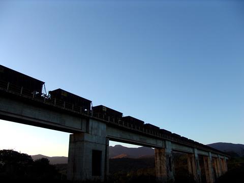 EFVM ore train in Brazil (Photo: Vale)