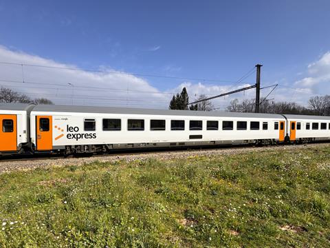 Leo_Express_train