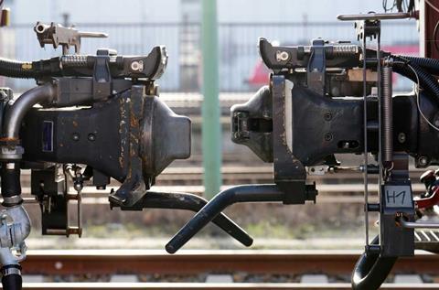 de-Digital-automatic-coupler-DB