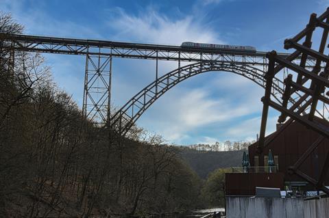 Müngstener bridge (Photo Ffilibgigli, Pixabay)