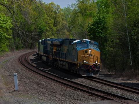 tn_us-csx-train-on-curve.jpg