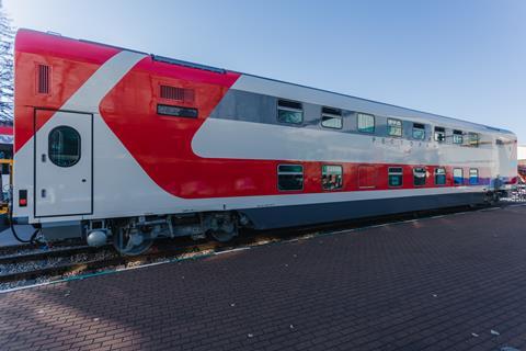 TMH double-deck dining car