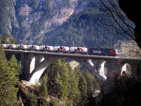 tn_ch-sbbcargo-train-viaduct_02
