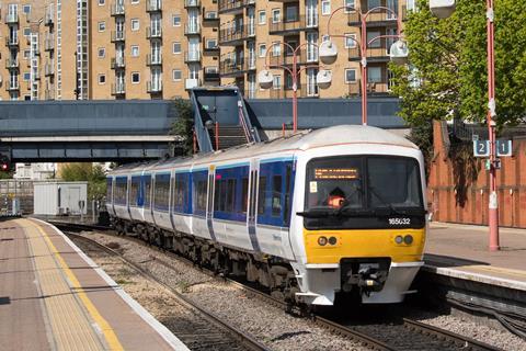 Chiltern Class 165 DMU at London Marylebone