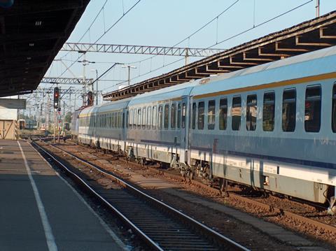 IC_Chrobry_Poznan_main_station.jpg