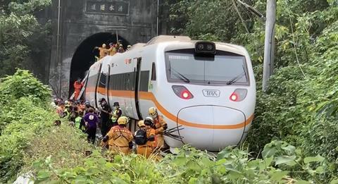 tw-accident-train-official