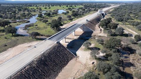 LAV Extremadura_Tramo Talayuela-Cáceres_subtramo finalizado Casatejada-Toril_plataforma y viaducto sobre arroyo del Pizarral