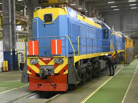 TMH’s Bryansk Engineering Plant has delivered two TEM18DM shunting locomotives to Kazakh chemical company TK Zhetysu.