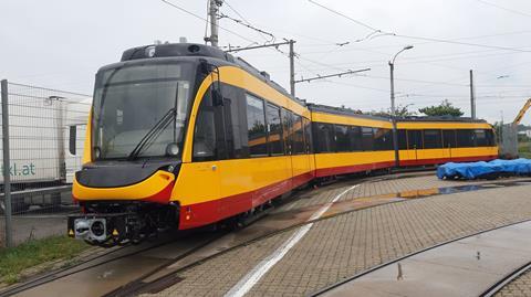 de Karlsruhe Bombardier Flexity tram-train delivery