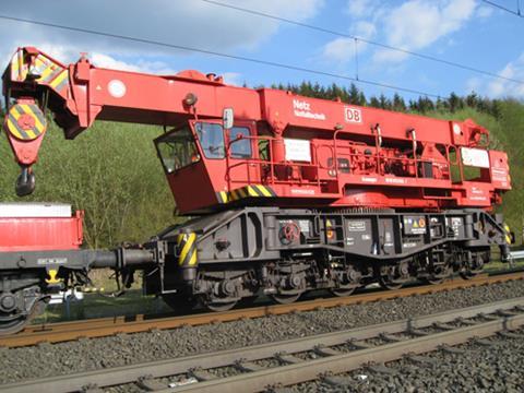 DB Netz's emergency crane trains are based at Wanne-Eickel, Fulda and Leipzig.