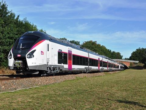 Inter-city services between Nantes and Bordeaux are currently operated by SNCF Mobilités under contract to the government using Alstom Coradia Liner trainsets.
