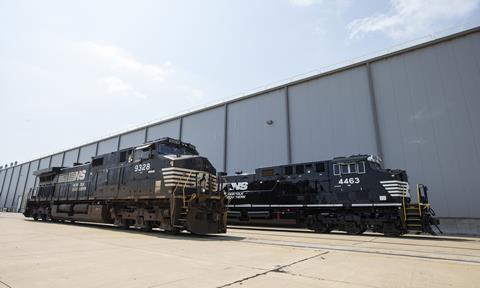 Wabtec NS loco modernisation - front loco is old, back loco is modernised