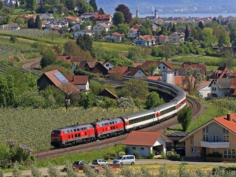Deutsche Bahn has awarded SPL Powerlines Germany contracts with a total value of €13m for electrification of sections of the München – Zürich route (Photo: DB/Uwe Miethe).