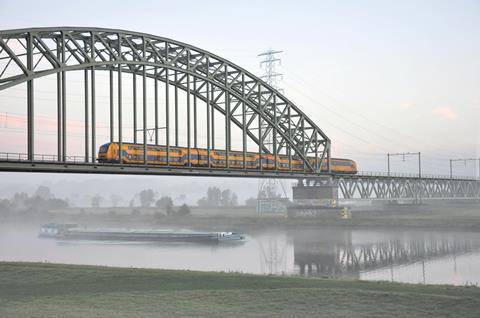 NS train on bridge (Photo NS)