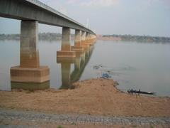 tn_la-second_Laos_Friendship_Bridge_01.JPG