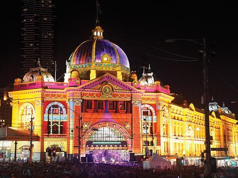 tn_au-vic-melbourne-flindersstreet-illuminated.jpg