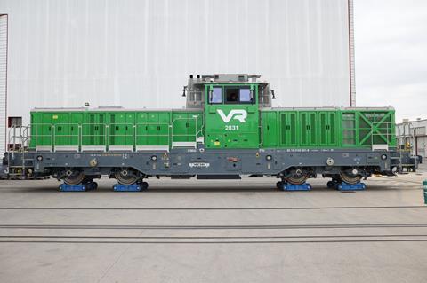 VR Stadler Dr19 locomotive on skates
