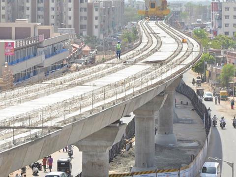 tn_in-ahmedabad_metro_viaduct_under_construction.jpg