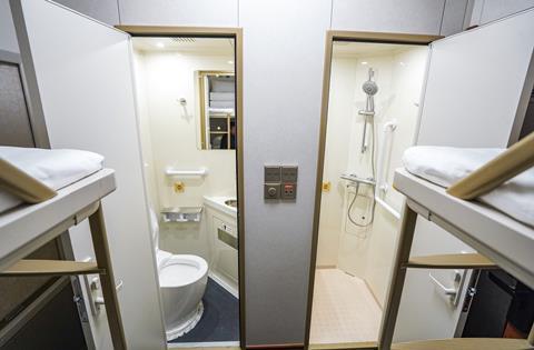 Yellow River tourist train (Photo CRRC) (3)