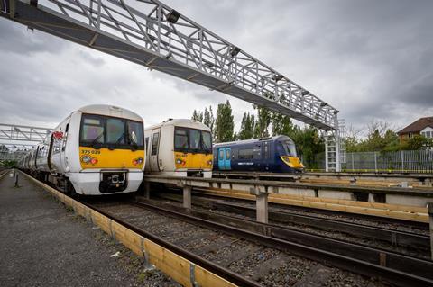 376 and 707 trains at Grove Park