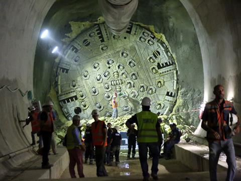 tn_il-a1-tunnel-breakthrough-2-20140826.jpg