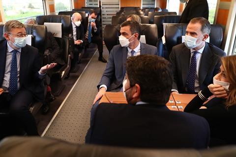 Passenger services on the final 15·9 km of high speed line between Orihuela and Murcia began on December 20, following an official inauguration by King Felipe VI the previous day.